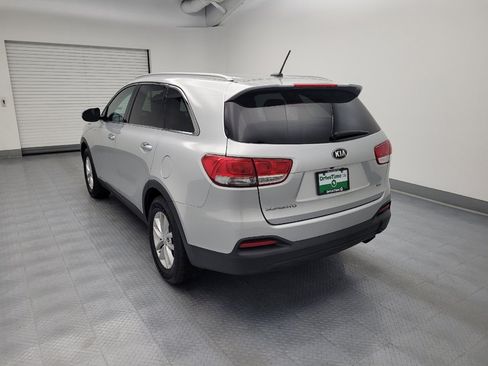 Used 2017 Kia Sorento AWD image 5