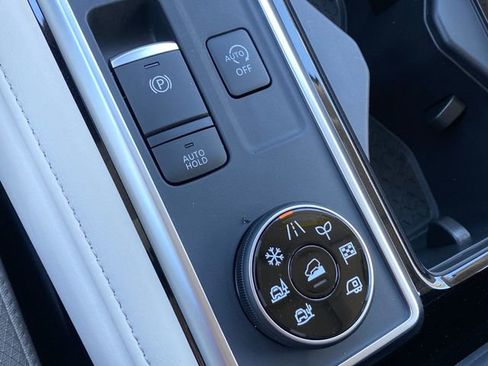 New 2026 Nissan Pathfinder SL AWD/4WD image 17
