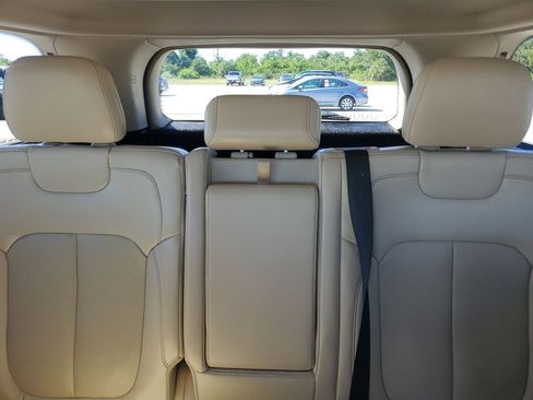 Used 2022 Jeep Grand Cherokee Limited w/ Luxury Tech Group II image 13