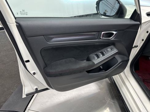Used 2024 Honda Civic Type R image 9