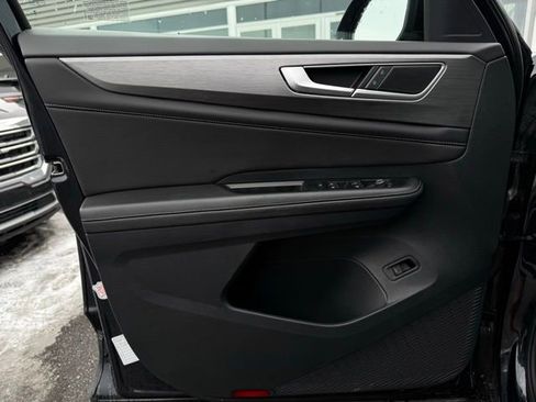 Used 2025 Volkswagen Atlas Cross Sport SE image 13