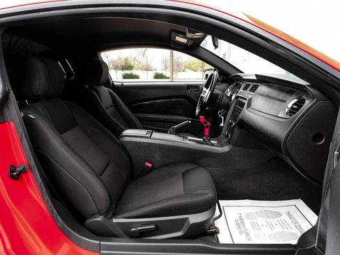 Used 2014 Ford Mustang GT image 31