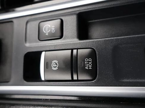 Used 2024 Nissan Pathfinder SV FWD image 34