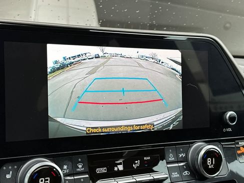 Used 2023 Toyota Highlander XLE image 21