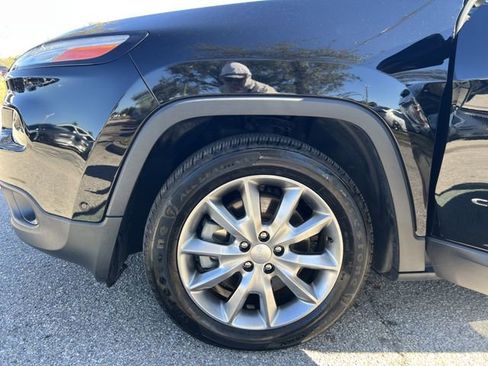 Used 2018 Jeep Cherokee Limited w/ Technology Group image 34