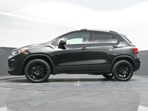 Used 2022 Chevrolet Trax LT w/ Midnight Edition image 36