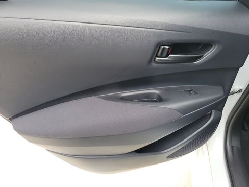 Used 2025 Toyota Corolla LE FWD image 12