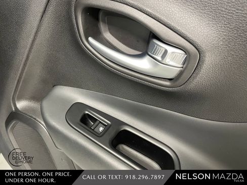 Used 2019 Jeep Renegade Altitude w/ Quick Order Package 22M image 39