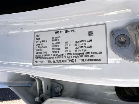 Used 2021 Tesla Model 3 Standard Range Plus image 34