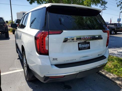 Used 2023 GMC Yukon SLT w/ SLT Luxury Package AWD/4WD image 3