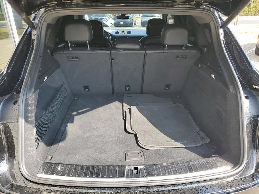Used 2022 Porsche Cayenne AWD/4WD image 40