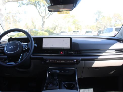 New 2026 Kia Carnival EX FWD image 31