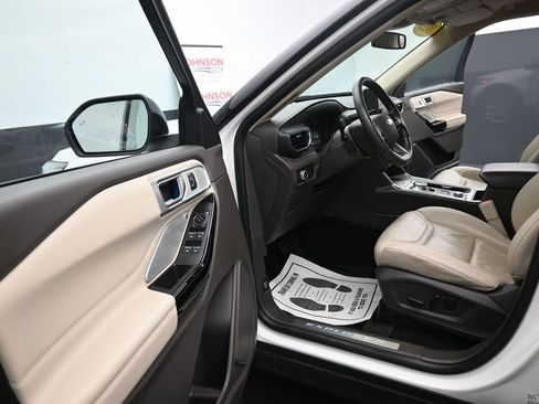 Used 2022 Ford Explorer Platinum w/ Equipment Group 601A image 17