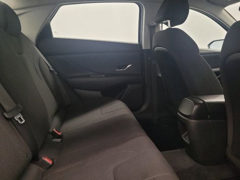 Used 2025 Hyundai Elantra SE FWD image 19