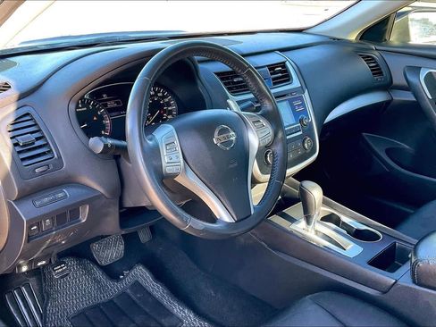 Used 2017 Nissan Altima 2.5 SR image 2
