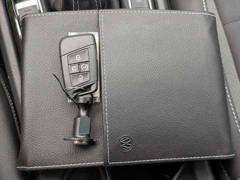 Used 2024 Volkswagen Taos SE image 36