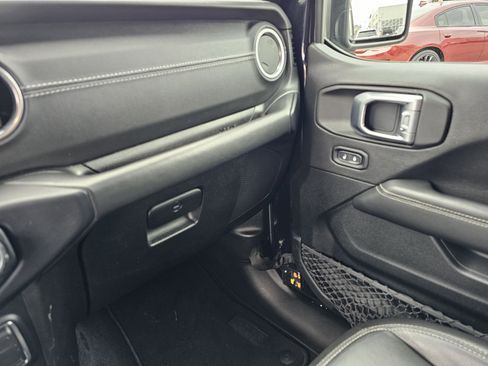 Used 2020 Jeep Wrangler Unlimited Sahara image 24