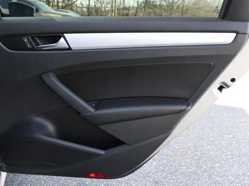 Used 2013 Volkswagen Passat 2.5 SE image 30