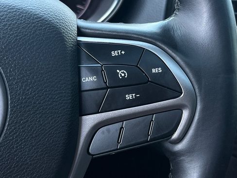 Used 2021 Jeep Grand Cherokee Laredo X AWD/4WD image 34