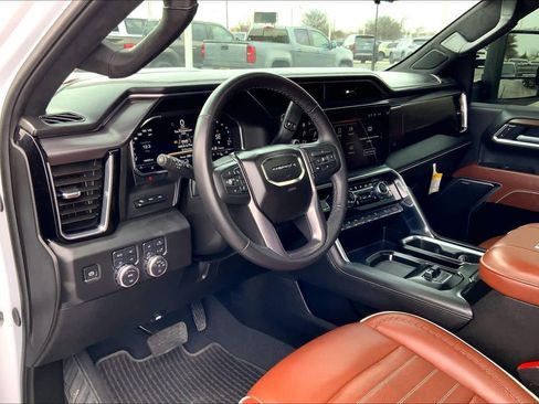 Used 2025 GMC Sierra 2500 Denali Ultimate image 16
