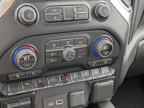 Used 2020 Chevrolet Silverado 1500 RST image 24