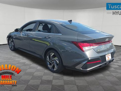 Used 2025 Hyundai Elantra SEL FWD image 5