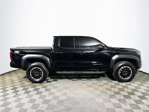 Certified 2025 Toyota Tacoma TRD Off-Road AWD/4WD image 9