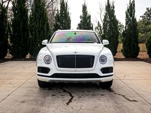 Used 2019 Bentley Bentayga image 3