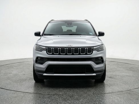 Used 2025 Jeep Compass Limited AWD/4WD image 2