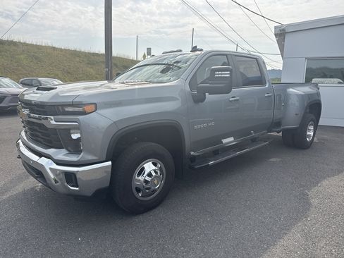 Used 2025 Chevrolet Silverado 3500 LT w/ All Star Edition AWD/4WD image 8