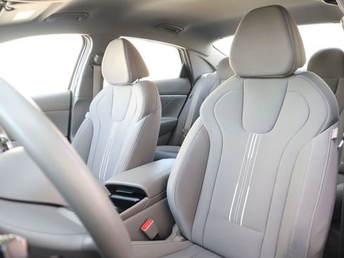 Used 2024 Hyundai Elantra SEL FWD image 26