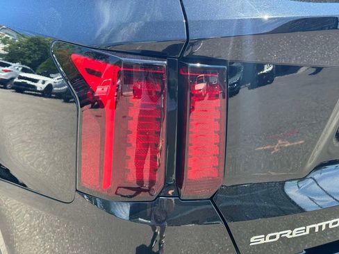 Used 2023 Kia Sorento EX AWD/4WD image 9