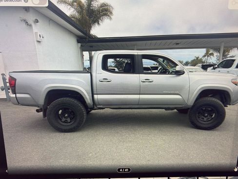 Used 2018 Toyota Tacoma SR5 AWD/4WD image 17