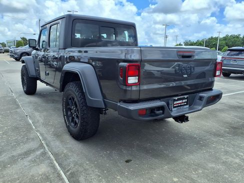 Used 2023 Jeep Gladiator Sport AWD/4WD image 2