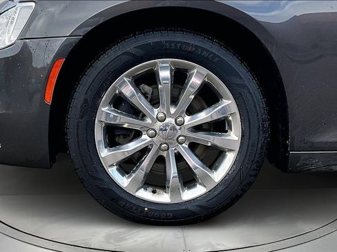 Used 2016 Chrysler 300 Limited w/ Driver Convenience Group image 31