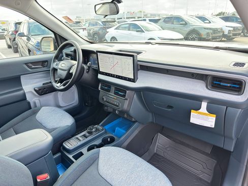 New 2025 Ford Maverick XLT w/ XLT Luxury Package image 31