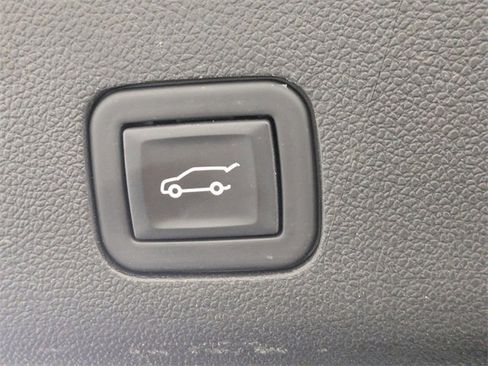 Used 2023 GMC Yukon Denali image 31