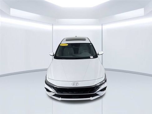 Used 2025 Hyundai Elantra SEL FWD image 45