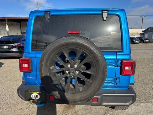 Used 2022 Jeep Wrangler Unlimited Sahara AWD/4WD image 6