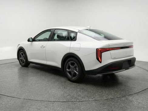 Used 2025 Kia K4 FWD image 6