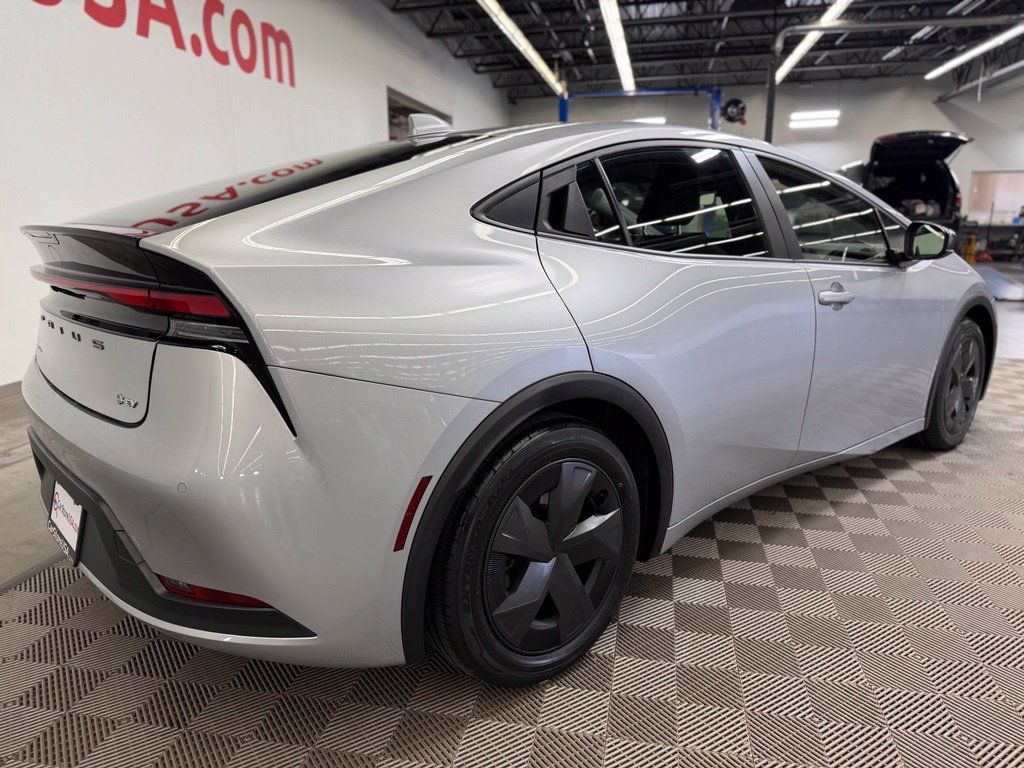 Used 2025 Toyota Prius LE FWD image 7