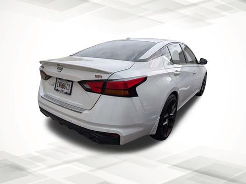Used 2023 Nissan Altima 2.5 SR w/ SR Premium Package image 2
