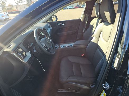 Used 2025 Volvo XC60 B5 Plus image 7