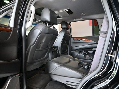 Used 2015 Cadillac Escalade Luxury AWD/4WD image 18