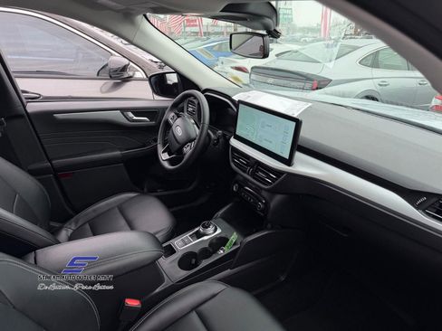 Used 2025 Ford Escape Platinum image 9