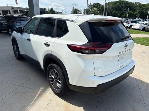 Used 2024 Nissan Rogue S FWD image 5