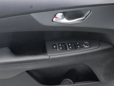 Used 2020 Kia Forte LXS image 19