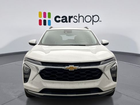 Used 2024 Chevrolet Trax LT w/ LT Convenience Package FWD image 6