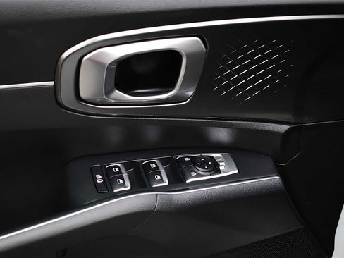 Used 2023 Kia Sorento EX image 29