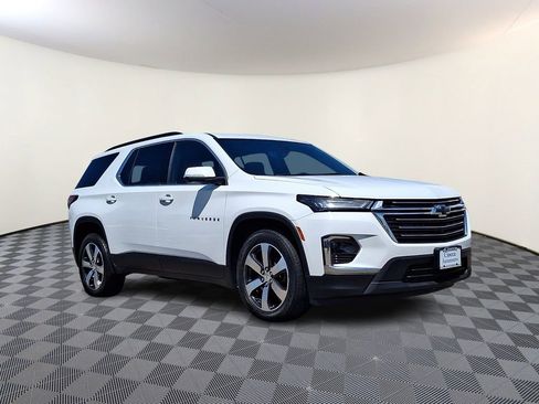 Used 2023 Chevrolet Traverse LT w/ LT Premium Package AWD/4WD image 1